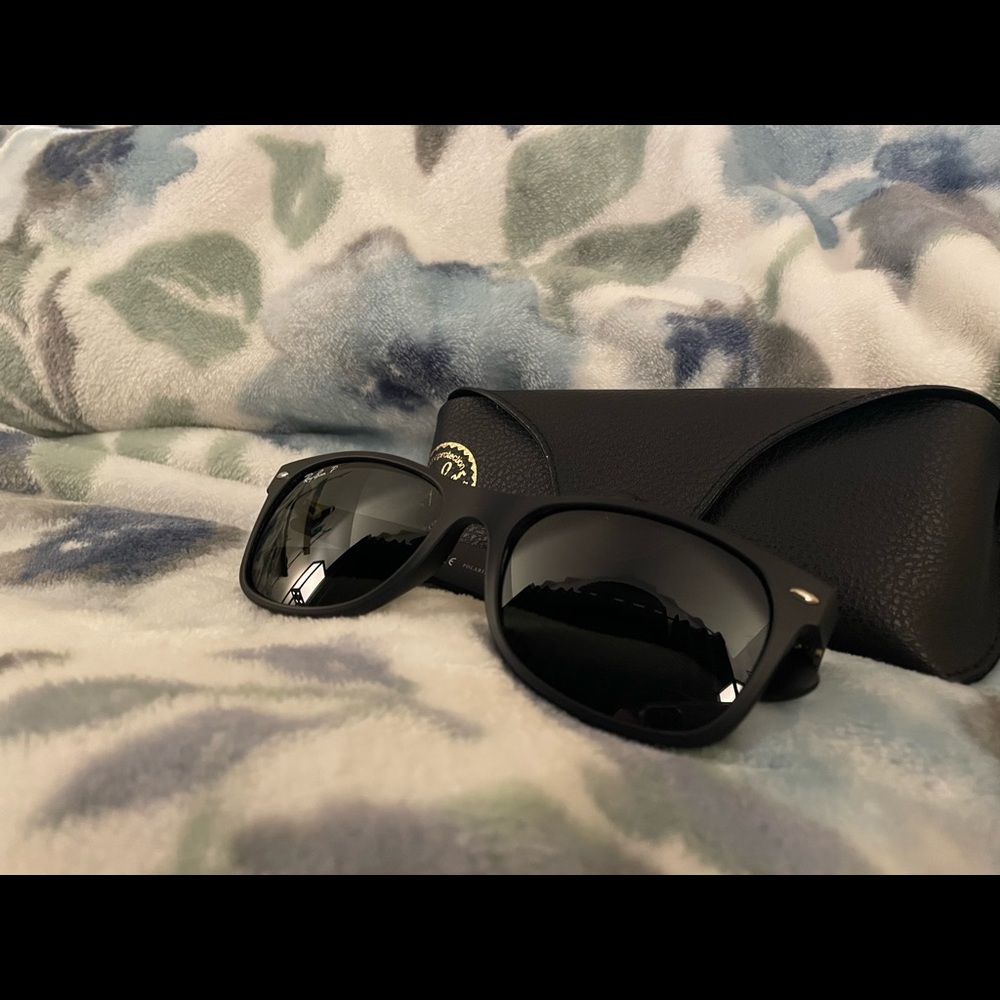 Ray-Ban New Wayfarer Polarized Black Unisex Sunglasses with Rubber Black frames